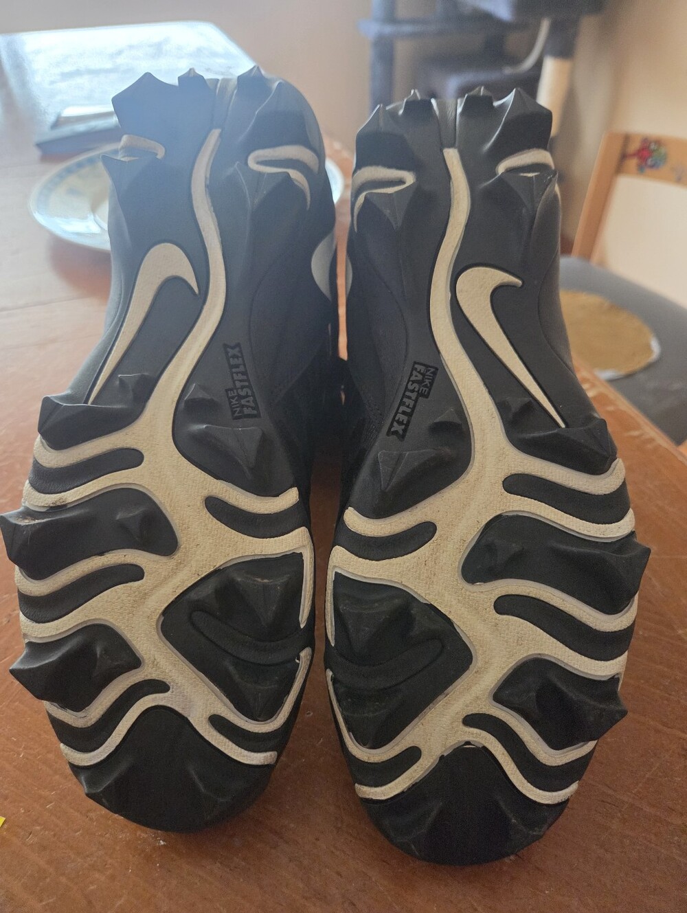 Nike Men’s Black/White Athletic Cleats